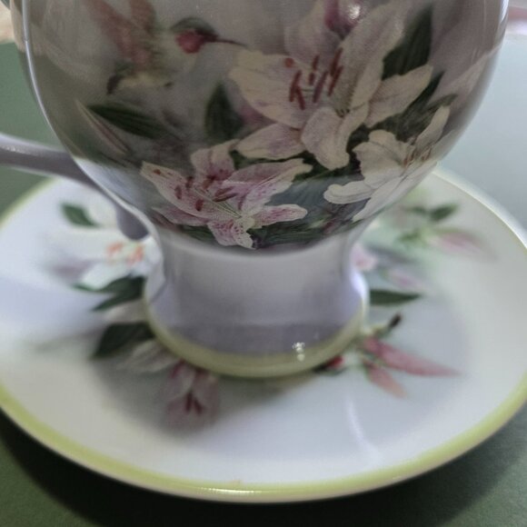 Hummingbird & Lillies Cup and Saucer - Picture 2 of 11